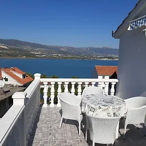 Ivica - 150m From Sea Apartament Trogir